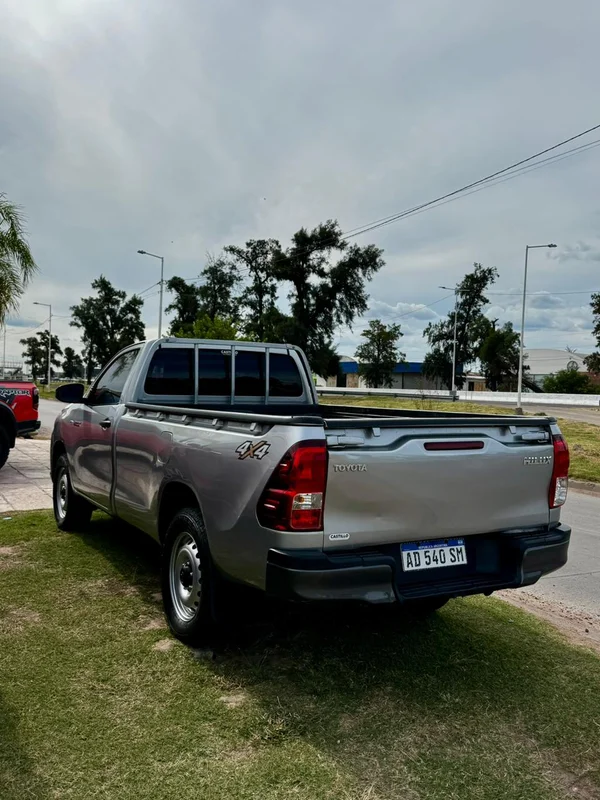 TOYOTA HILUX CABINA SIMPLE 4X4 2019 - Vehículos